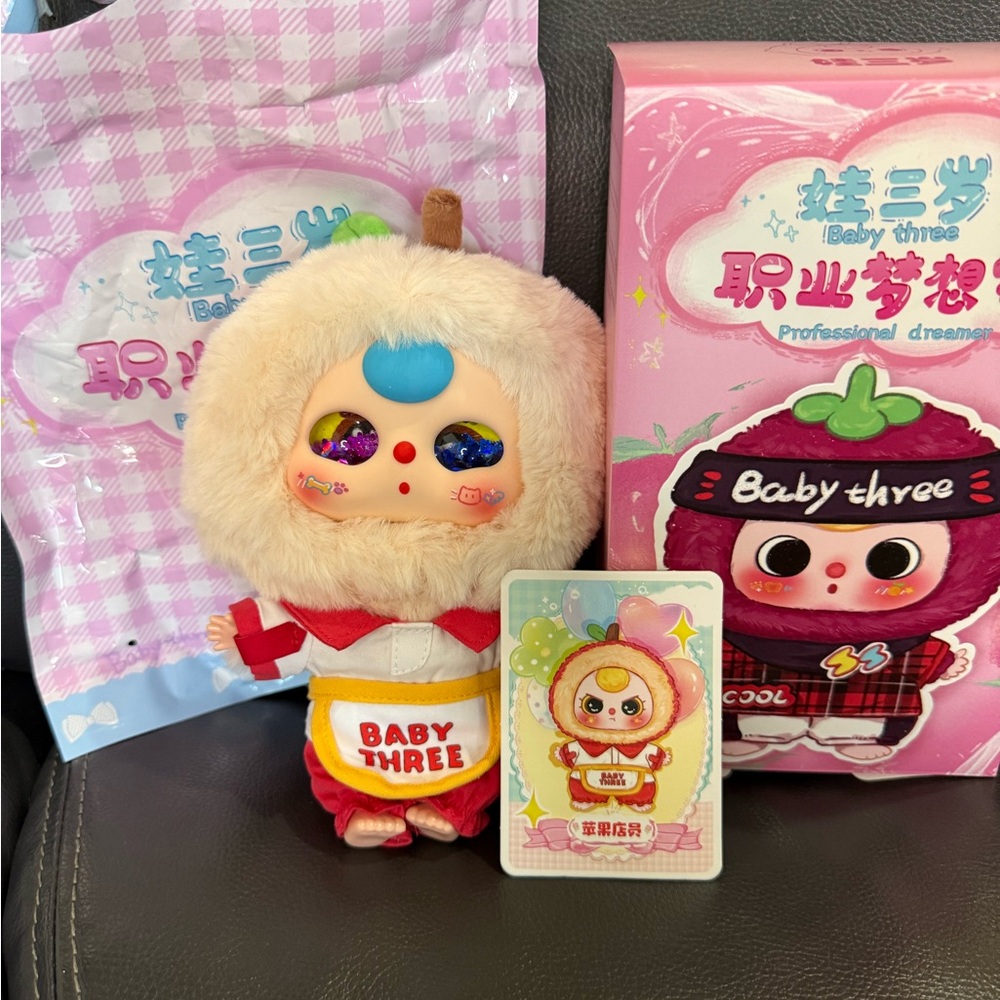 Baby Three Red Apple Store Clerk with Heterochrome glitter eyes